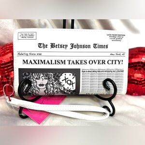 ❤️📰  Betsey Johnson "The Betsey Johnson Times" newspaper wallet/clutch❤️📰NWT